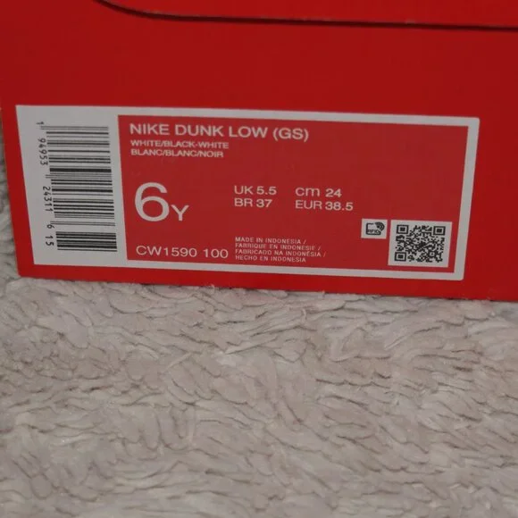 Youth Size 6 Nike Dunk Low, White and Black, Like New! - Picture 9 of 9